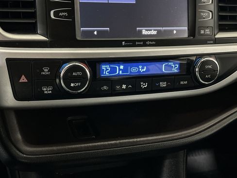 Used 2019 Toyota Highlander XLE image 26