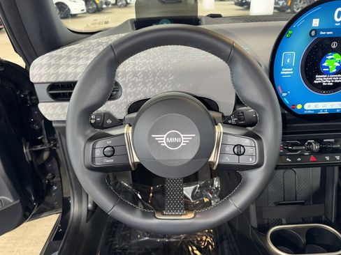 Used 2025 MINI Cooper 2-Door Hardtop FWD image 17