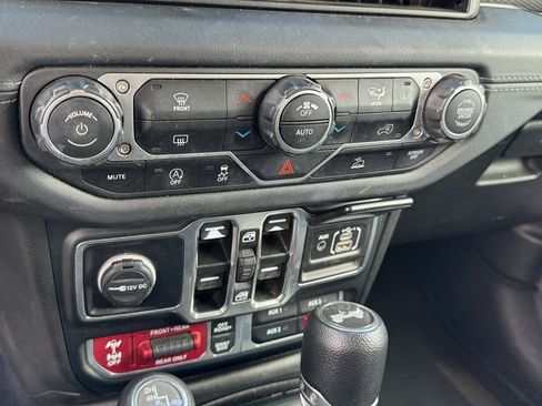 Used 2024 Jeep Wrangler Unlimited Rubicon AWD/4WD image 23