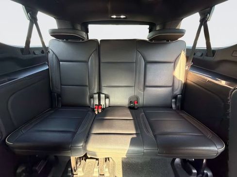 Used 2023 Chevrolet Suburban Premier RWD image 16