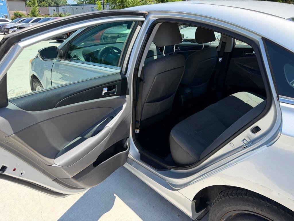 Used 2012 Hyundai Sonata GLS w/ Popular Equipment Pkg FWD image 12