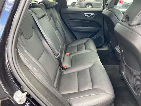 Used 2022 Volvo XC60 B5 Momentum AWD/4WD image 23