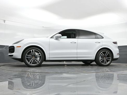 Used 2023 Porsche Cayenne Turbo AWD/4WD image 45