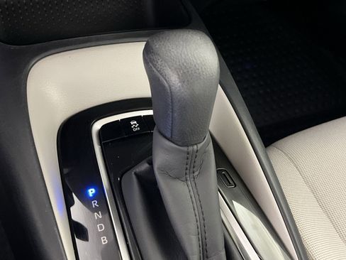 Used 2021 Toyota Corolla LE image 18