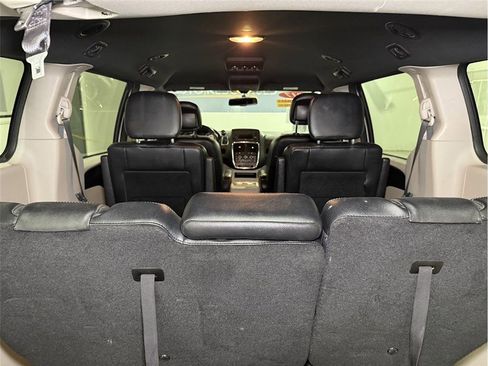 Used 2017 Dodge Grand Caravan SXT image 24