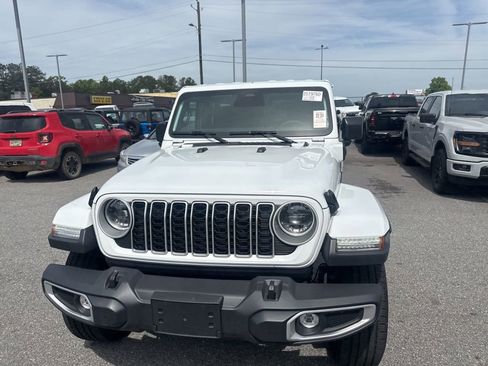 Used 2025 Jeep Wrangler Unlimited Sahara w/ Safety Group image 2