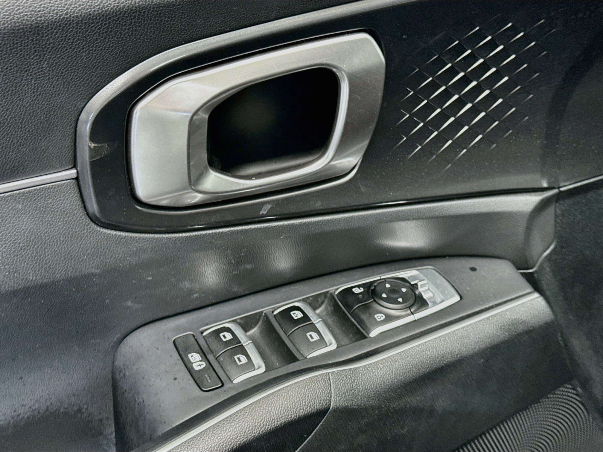 Used 2024 Kia Sorento LX FWD image 15