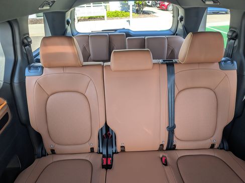 New 2025 Volkswagen ID. Buzz Pro S RWD image 6