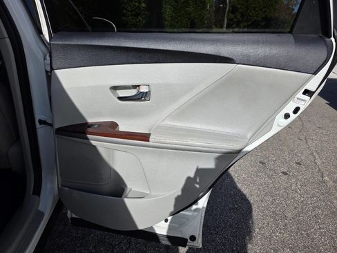 Used 2010 Toyota Venza image 26