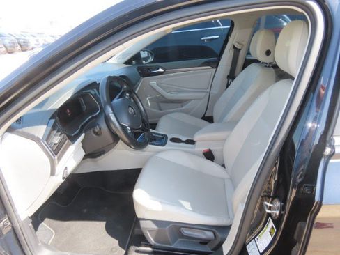 Used 2019 Volkswagen Jetta SEL FWD image 18