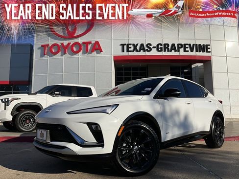 Used 2025 Buick Envista Sport Touring image 1