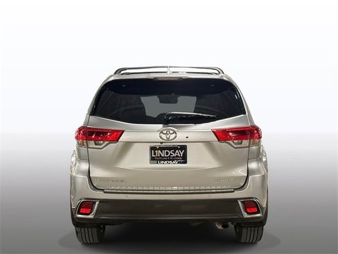 Used 2017 Toyota Highlander Limited Platinum image 11