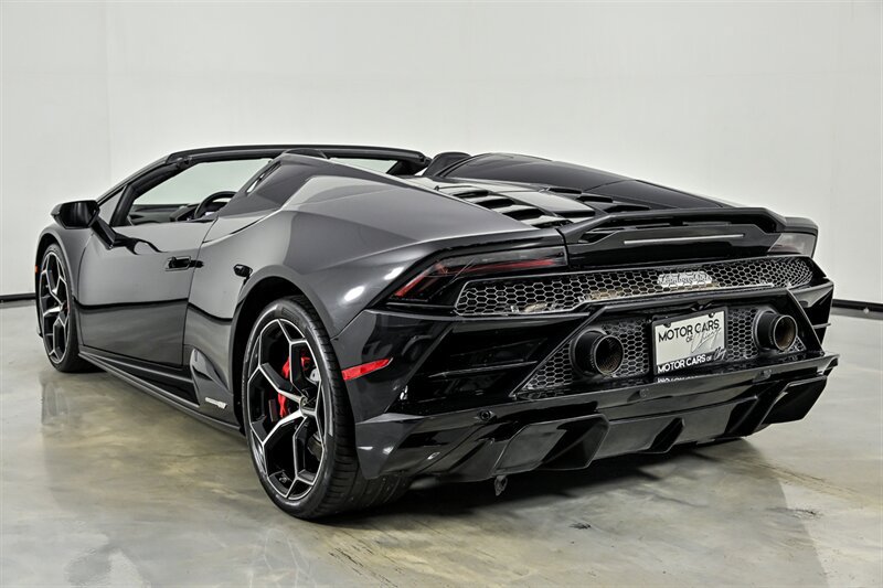 Used 2020 Lamborghini Huracan EVO RWD image 7