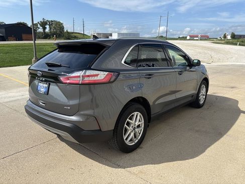 Used 2022 Ford Edge SEL w/ Convenience Package image 4