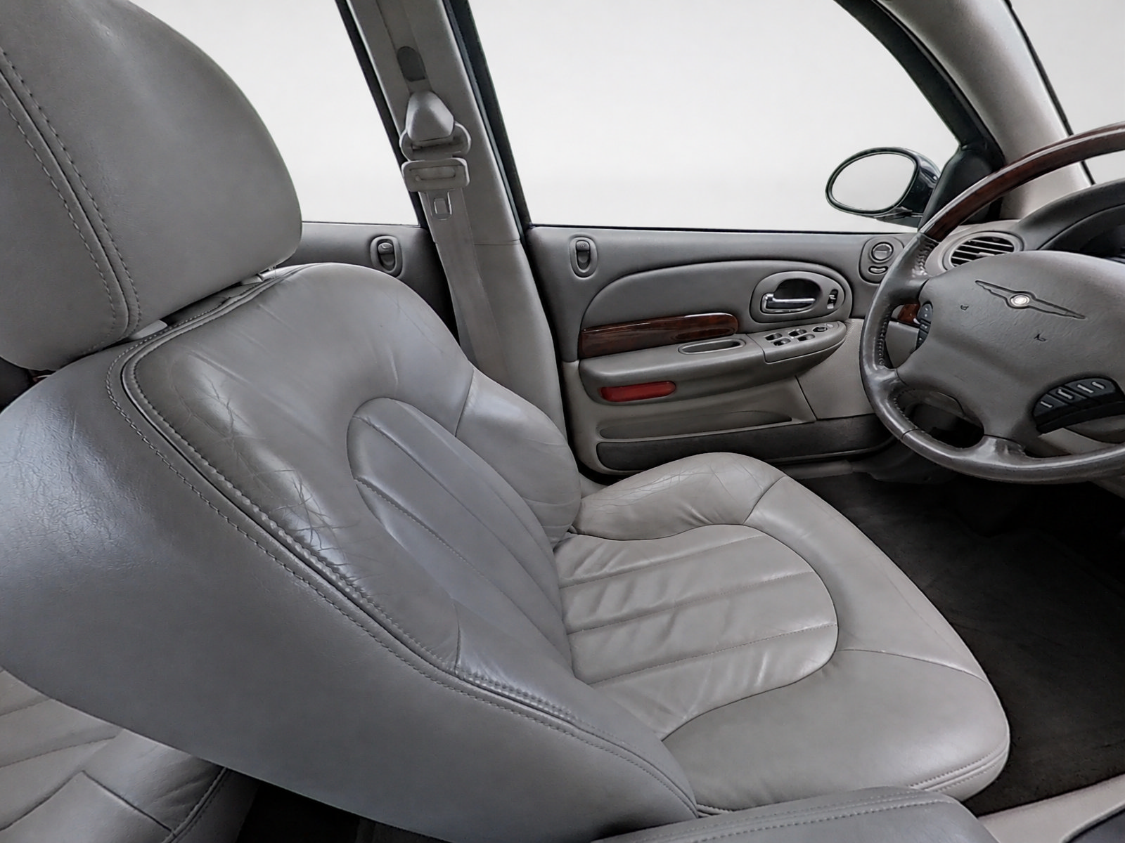 Used 2004 Chrysler 300M FWD image 10