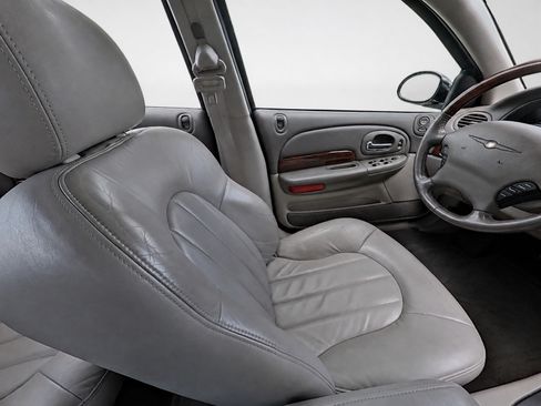 Used 2004 Chrysler 300M FWD image 10