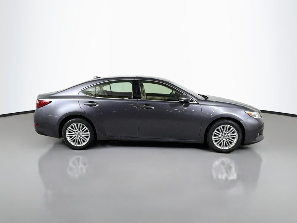 Used 2015 Lexus ES 350 w/ Luxury Package FWD image 4