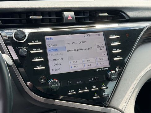 Used 2020 Toyota Camry XLE FWD image 9