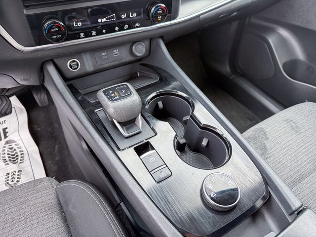 Used 2023 Nissan Rogue SV AWD/4WD image 18