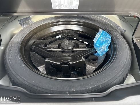 Used 2024 Cadillac XT6 Sport w/ LPO, Floor Liner Package AWD/4WD image 9