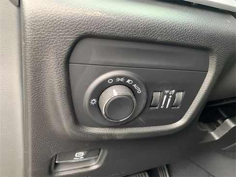 New 2025 Jeep Grand Cherokee L Altitude image 26