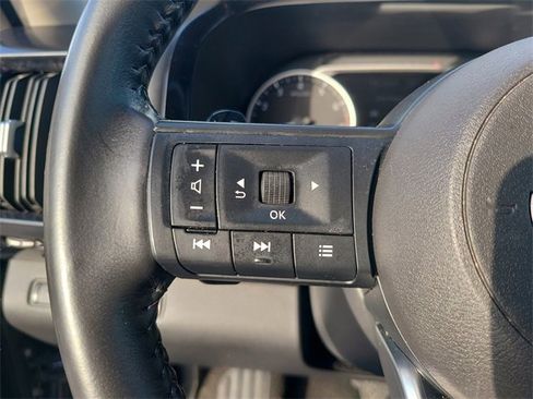 Used 2024 Nissan Pathfinder SV image 27