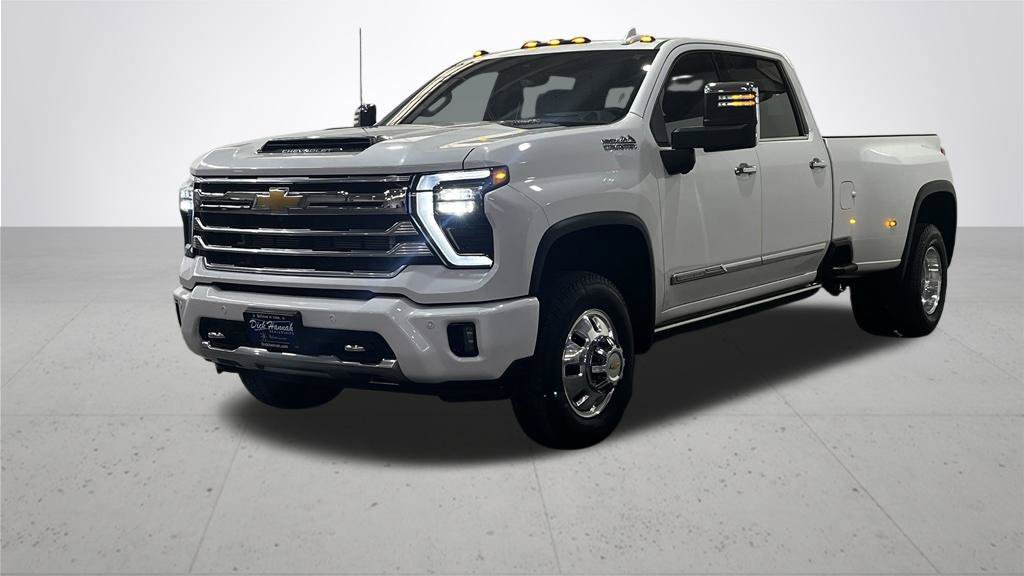 Used 2024 Chevrolet Silverado 3500 High Country w/ High Country Premium Package AWD/4WD image 2