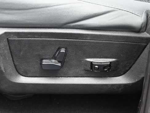 Used 2019 RAM 1500 Classic SLT w/ Luxury Group AWD/4WD image 11
