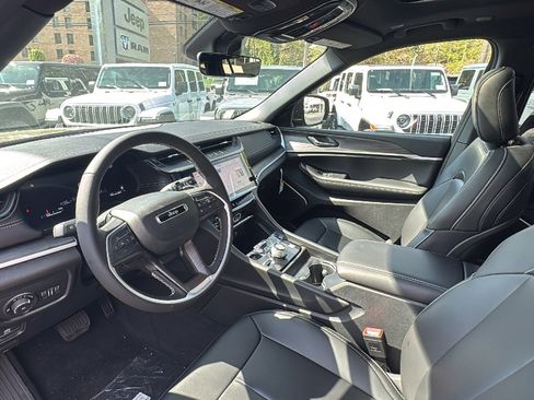 New 2026 Jeep Grand Cherokee L Limited AWD/4WD image 12