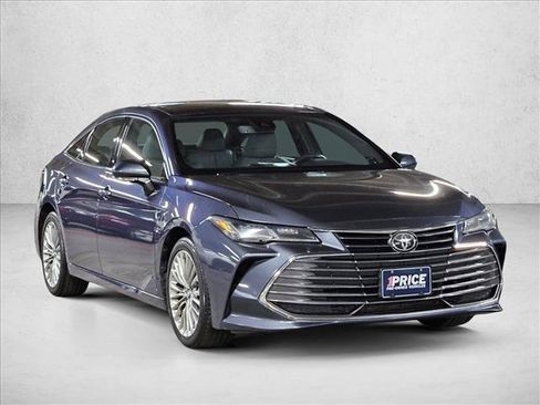 Used 2019 Toyota Avalon Limited image 3