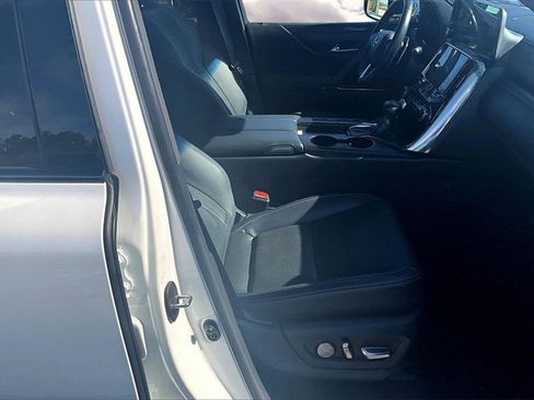 Used 2023 Lexus LX 600 4WD w/ Premium Package image 29