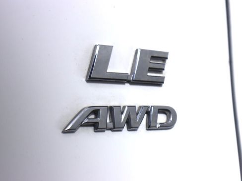 Used 2022 Toyota RAV4 LE AWD/4WD image 32