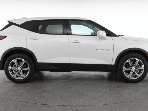 Used 2025 Chevrolet Blazer LT FWD image 11