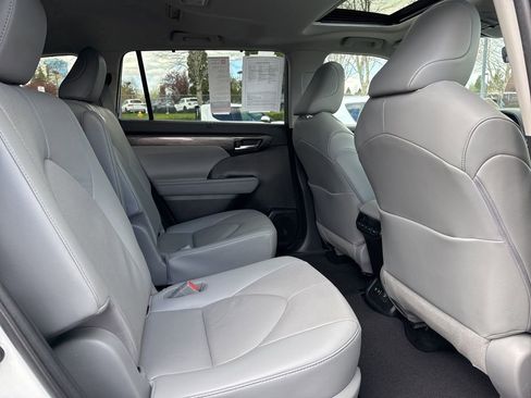 Used 2020 Toyota Highlander Limited image 23