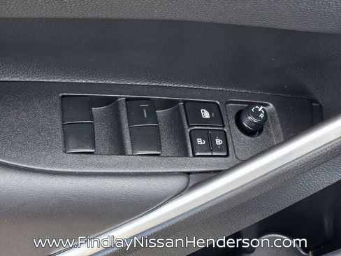 Used 2025 Toyota Corolla Cross XLE w/ Convenience Package FWD image 21