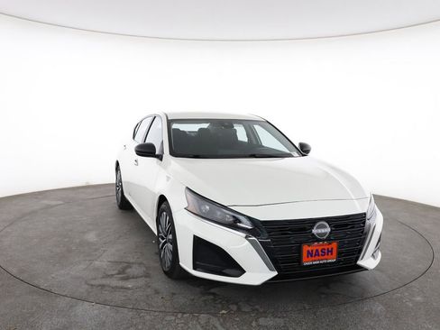 Used 2025 Nissan Altima 2.5 SV image 3