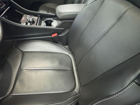 Used 2025 Jeep Grand Cherokee Limited w/ Luxury Tech Group II image 16