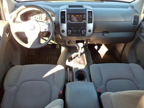 Used 2017 Nissan Frontier SV image 8