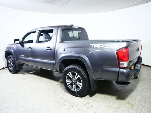 Used 2017 Toyota Tacoma TRD Sport w/ Tow Package (A/T) AWD/4WD image 5
