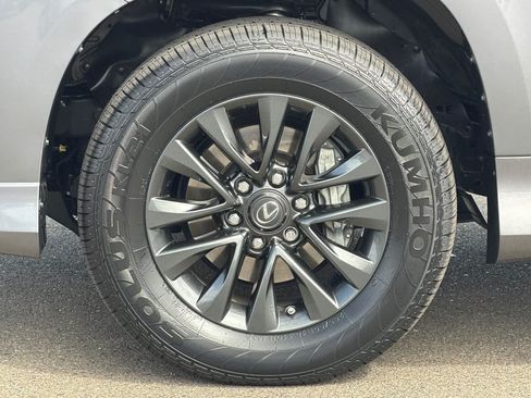 Certified 2022 Lexus GX 460 Premium w/ Premium Plus Package AWD/4WD image 32