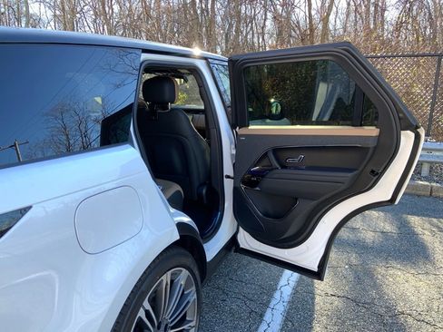 New 2025 Land Rover Range Rover Sport Dynamic SE image 16