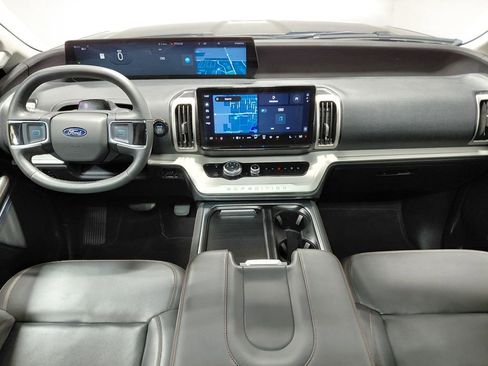 Certified 2025 Ford Expedition Active AWD/4WD image 3