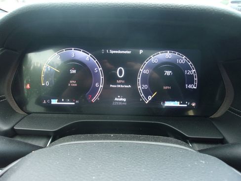 Used 2024 Jeep Grand Cherokee L Altitude AWD/4WD image 10