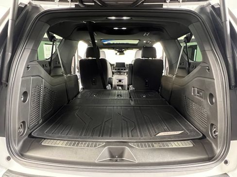 Certified 2023 Chevrolet Suburban Z71 w/ Luxury Package AWD/4WD image 15