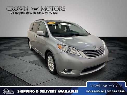 Used 2017 Toyota Sienna Limited image 1