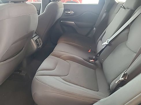 Used 2019 Jeep Cherokee Latitude w/ Popular Appearance Group AWD/4WD image 12
