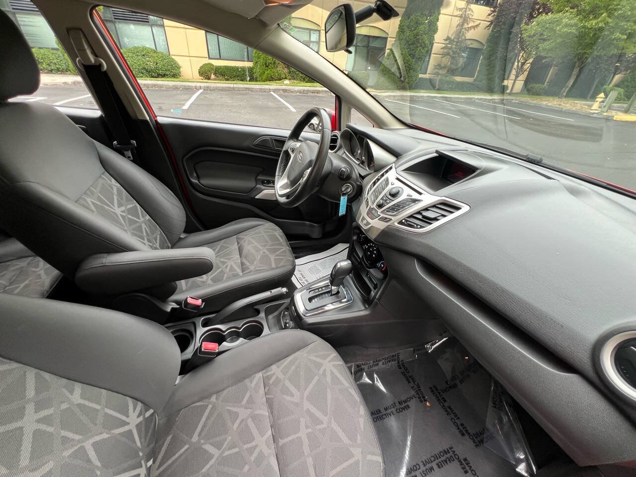 Used 2013 Ford Fiesta SE FWD image 27