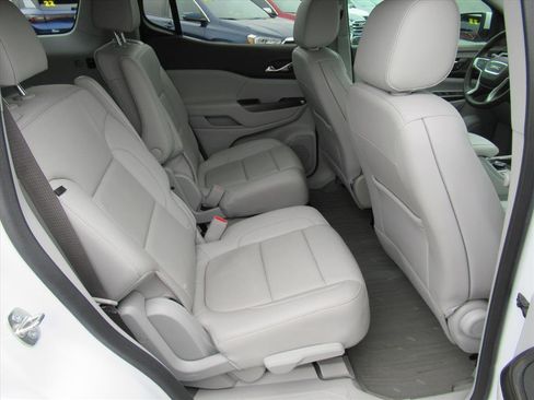 Used 2023 GMC Acadia SLT image 32