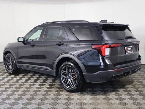 Used 2025 Ford Explorer ST-Line w/ ST-Line Street Pack AWD/4WD image 11