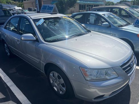 Used 2010 Hyundai Sonata GLS FWD image 2